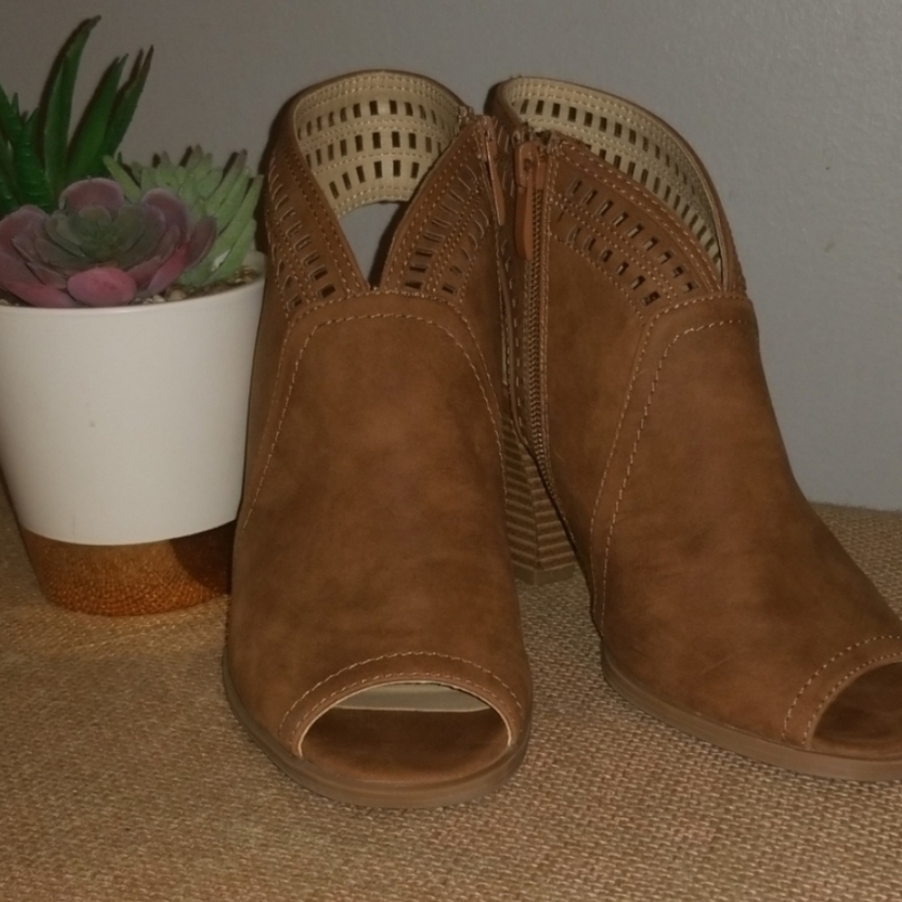 The CL by Laundry peep-toe bootie